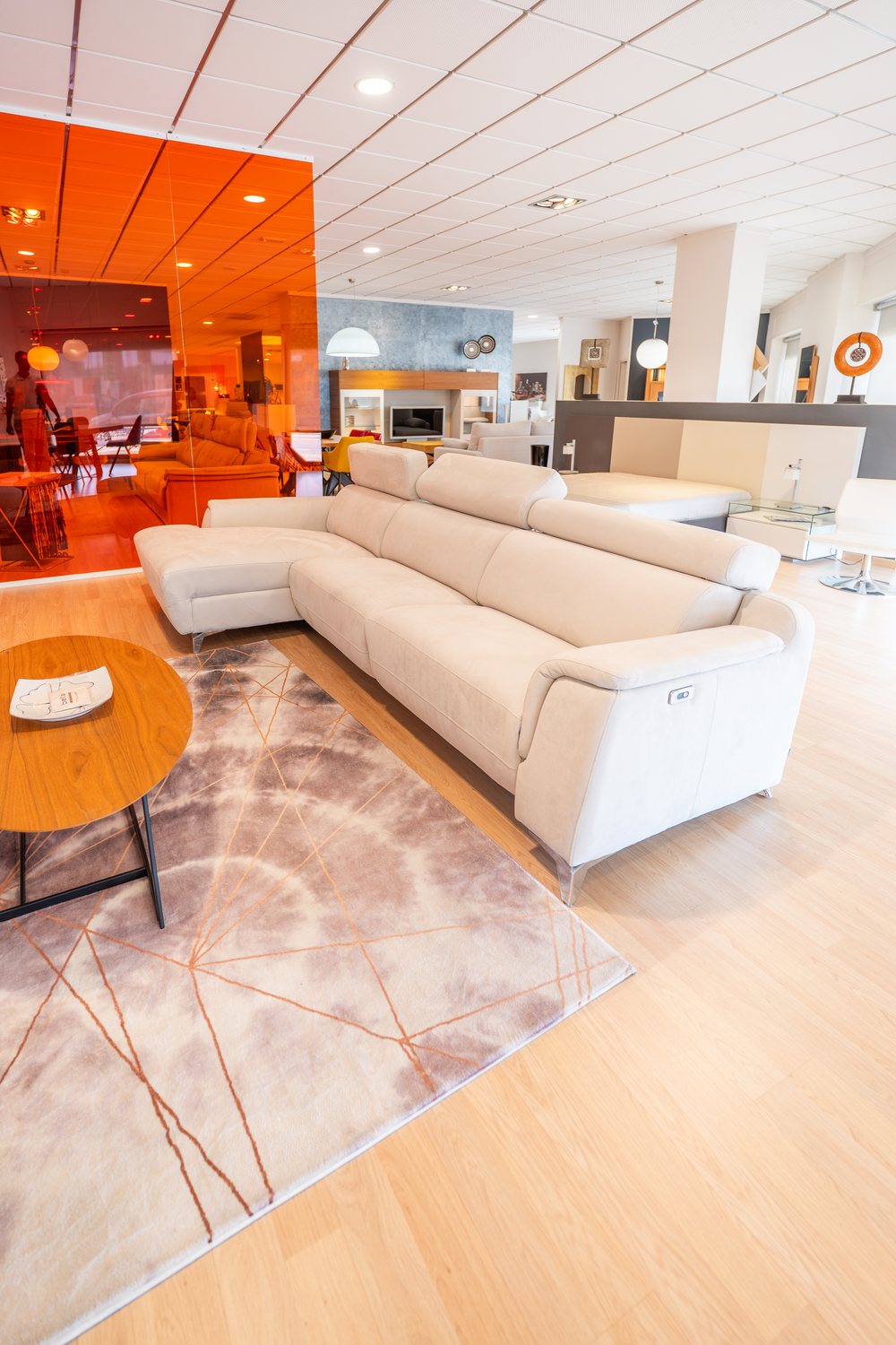 Interior showroom Muebles Frutos